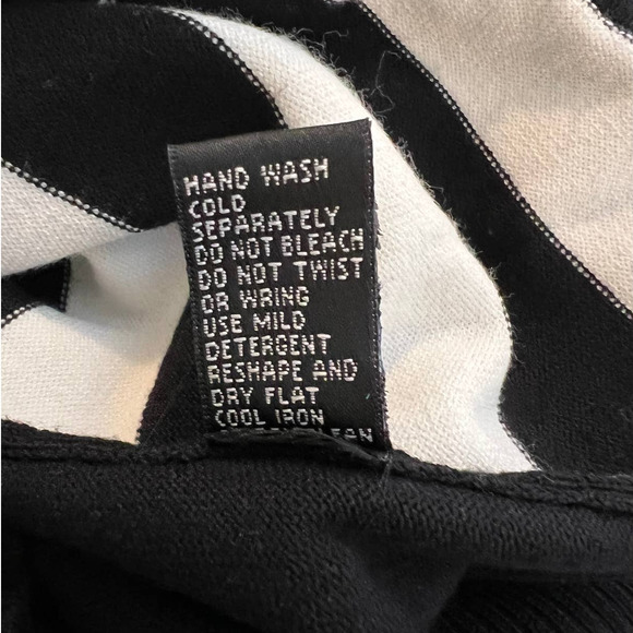 Michelle Nicole Women's Sweater in Black and White Cap Sleeves Size Large - Picture 6 of 6